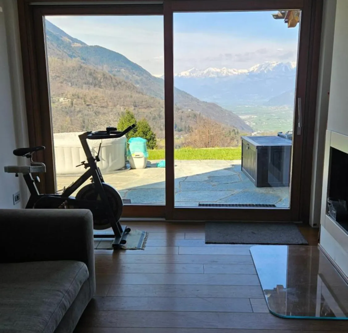 Arzo Mountain Chalet Морбеньо 0*,  Италия